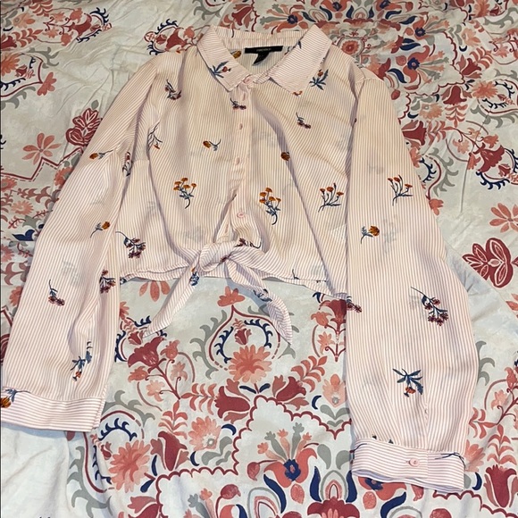 Free Floral Button Down Collared Blouse - Picture 2 of 5